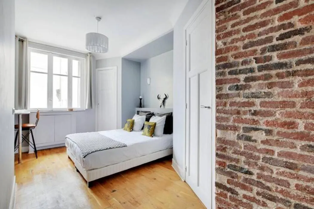 Elegant 2 Pieces Moderne - Rue Du Colisee Paris