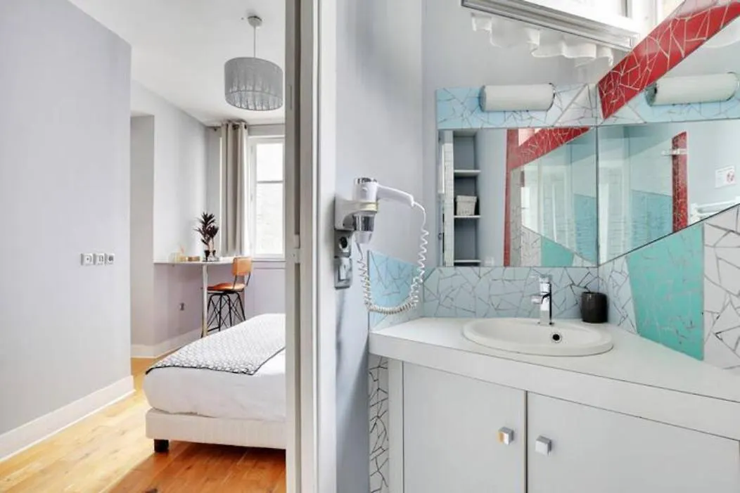 Elegant 2 Pieces Moderne - Rue Du Colisee Paris 0*,  Frankreich